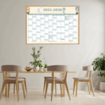 Dekorativ vægkalender med sødt design – ideel til børneværelset eller køkkenet