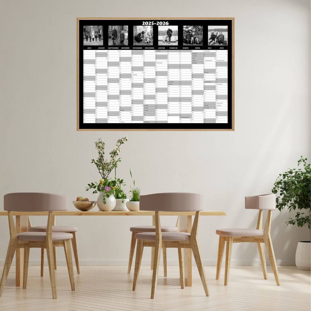 Foto-kalender-2025-2026-sort-sort-hvid-6-11-1000x1000px -miljø